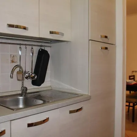 Adiacente Fermata Metro A *