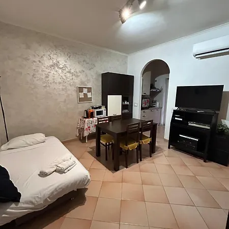 Adiacente Fermata Metro A *